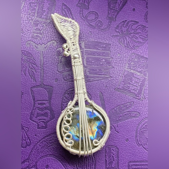 Handcrafted 925 Sterling Silver Wire Wrapped Labradorite Guitar Necklace Pendant - Picture 1 of 3
